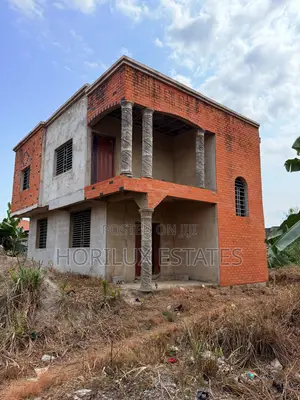 4bdrm Duplex in Amasaman Dobro for sale