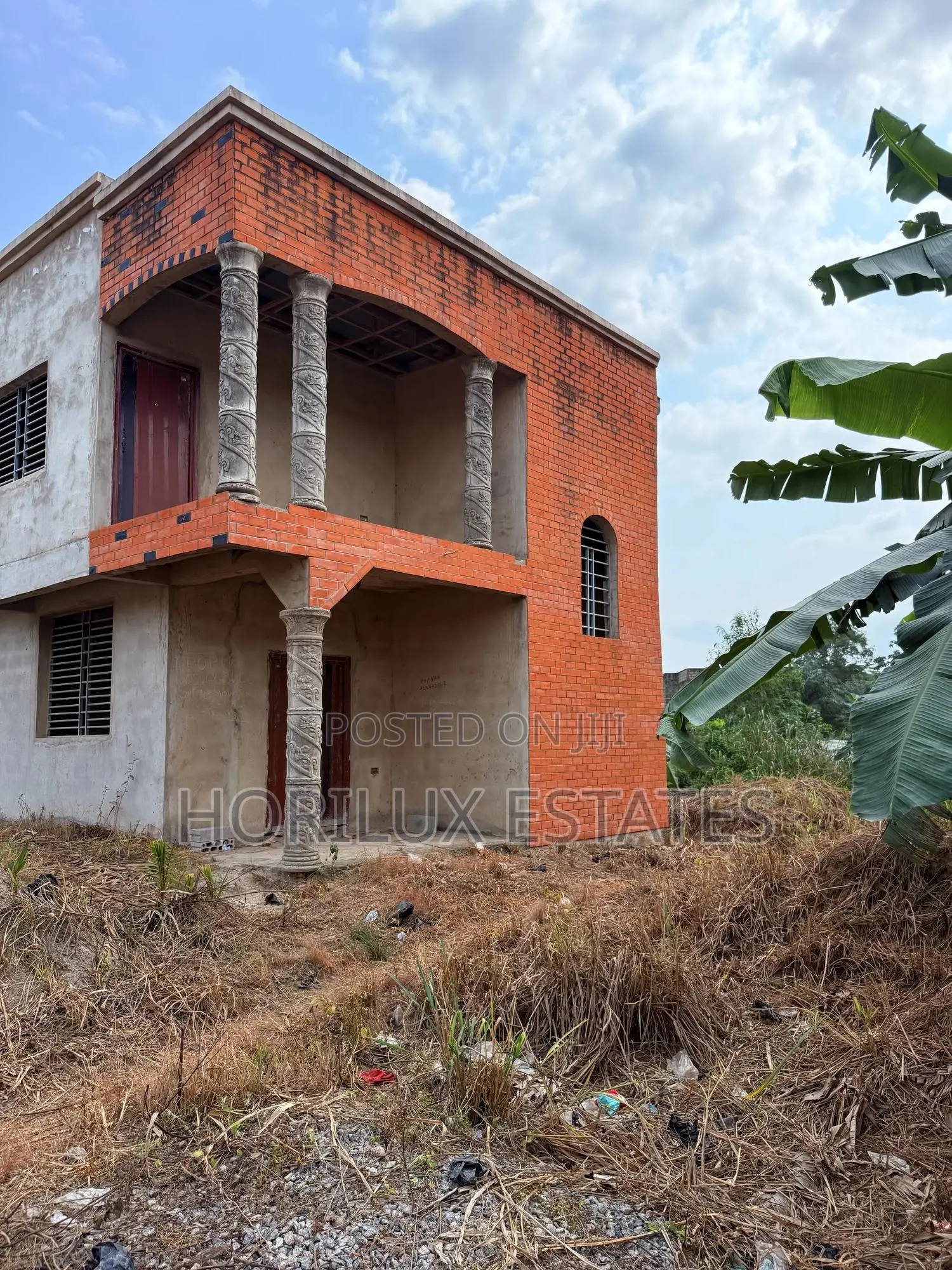 4bdrm Duplex in Amasaman Dobro for sale