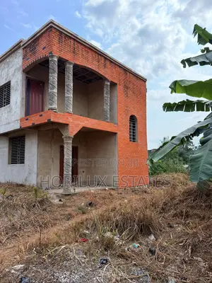 4bdrm Duplex in Amasaman Dobro for sale