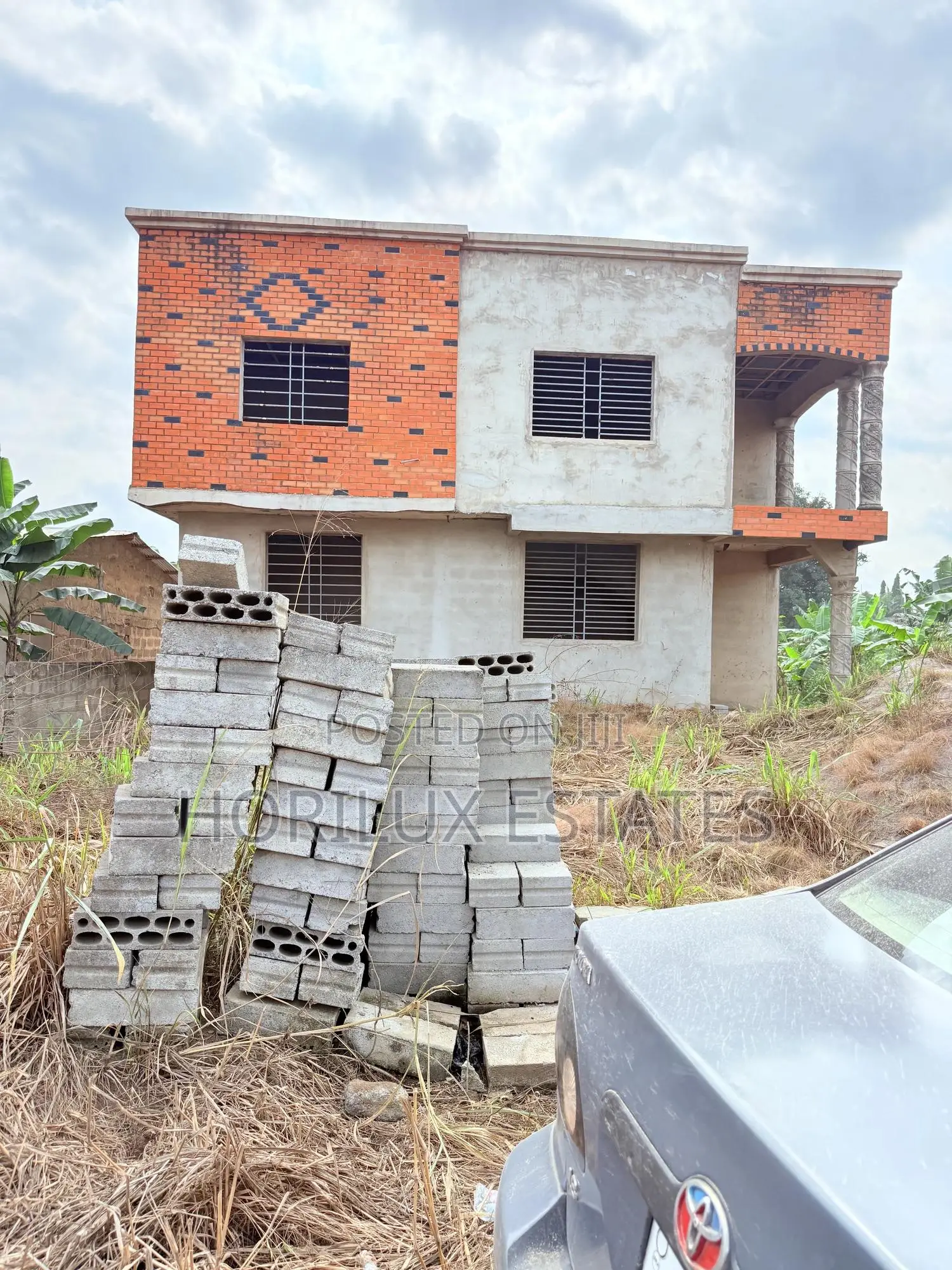 4bdrm Duplex in Amasaman Dobro for sale
