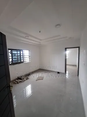 1bdrm Apartment in Community 23, Tema Metropolitan for rent