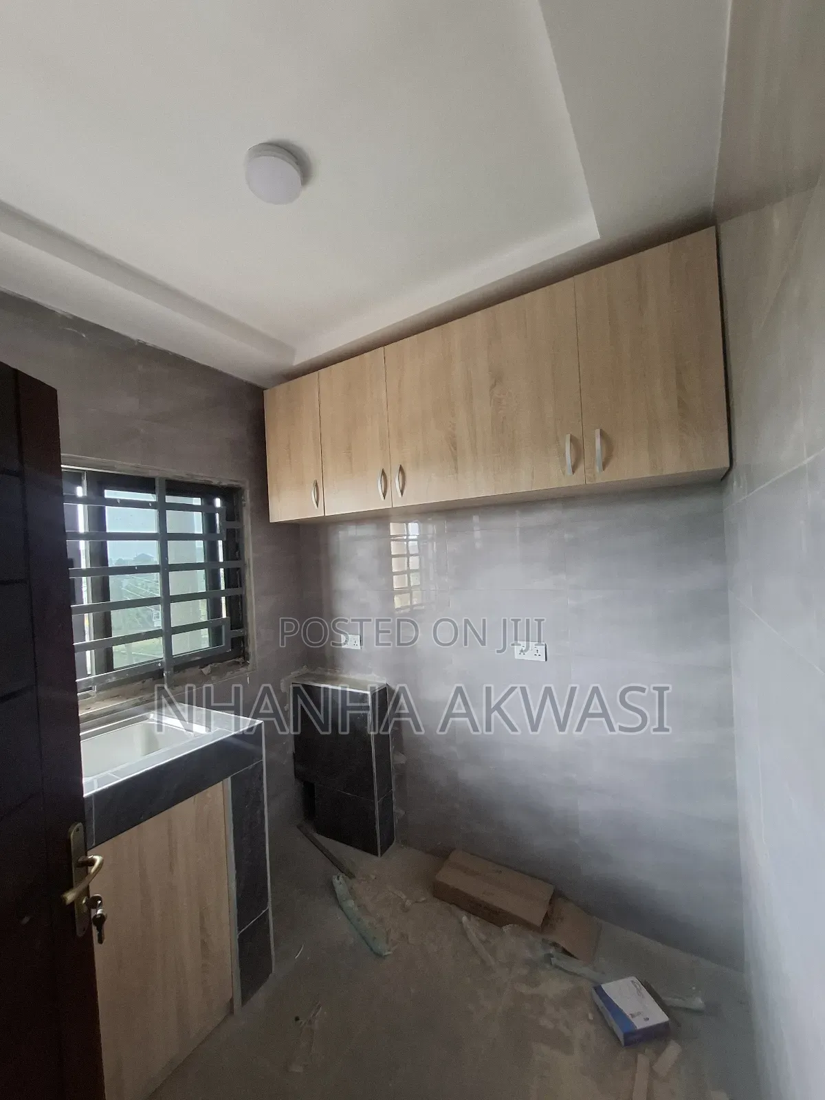 1bdrm Apartment in Community 23, Tema Metropolitan for rent