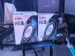 Yamaha Hs8
