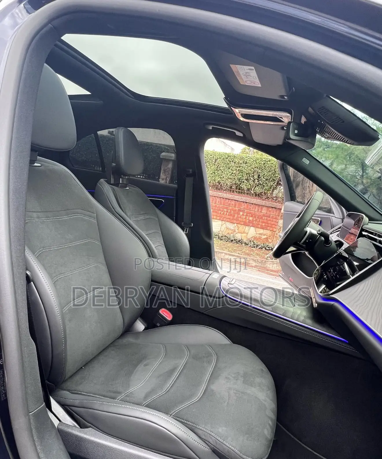 Mercedes-Benz E300 2025 Blue