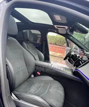 Mercedes-Benz E300 2025 Blue