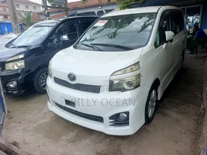 Toyota Voxy 2013 White