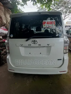 Toyota Voxy 2013 White