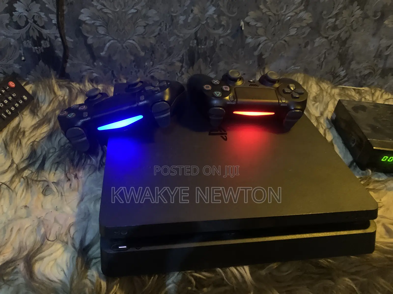 Ps 4 Slim 1tb + 2 Controllers + 1 Year Playstation Plus Premium