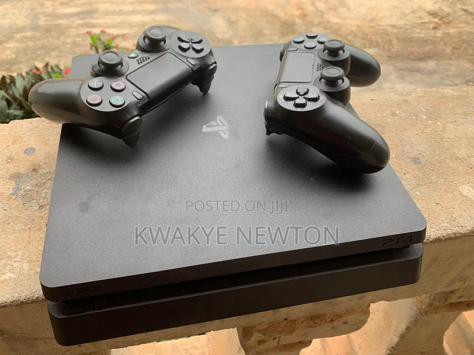 Ps 4 Slim 1tb + 2 Controllers + 1 Year Playstation Plus Premium