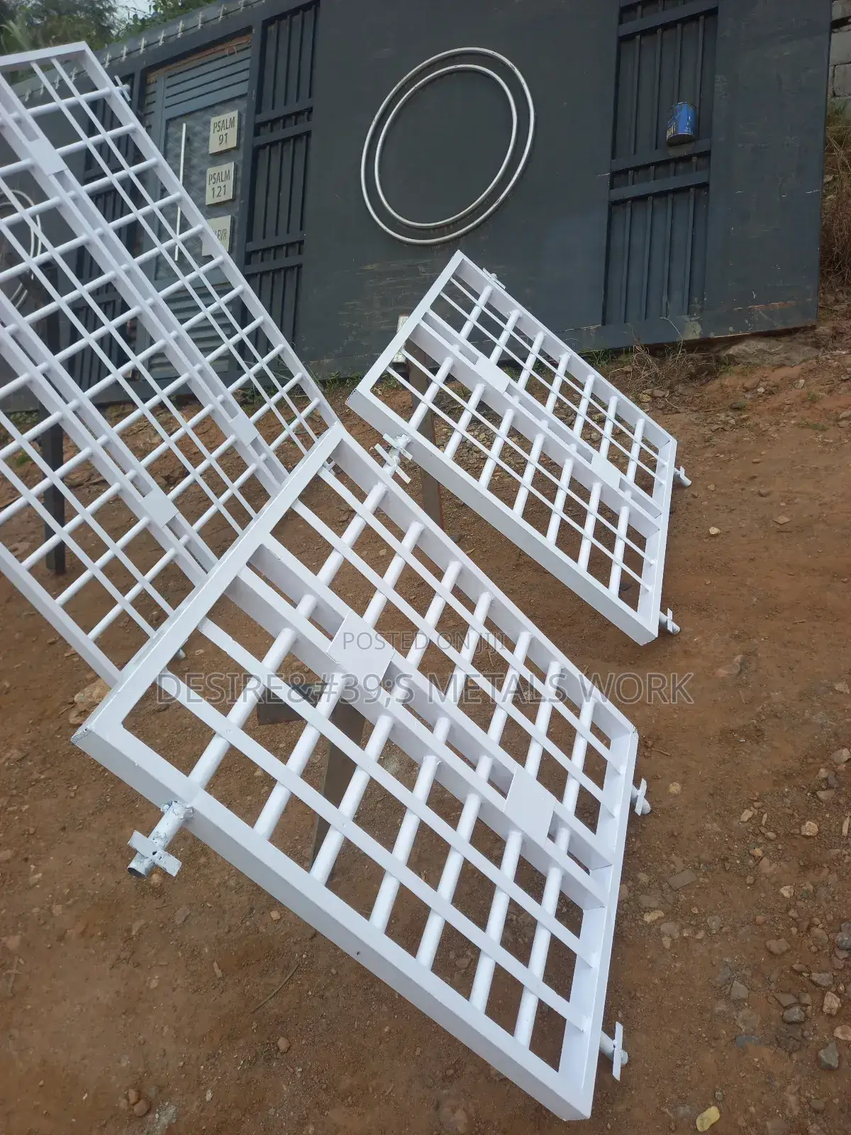 The Round Pipes Burglaproofs