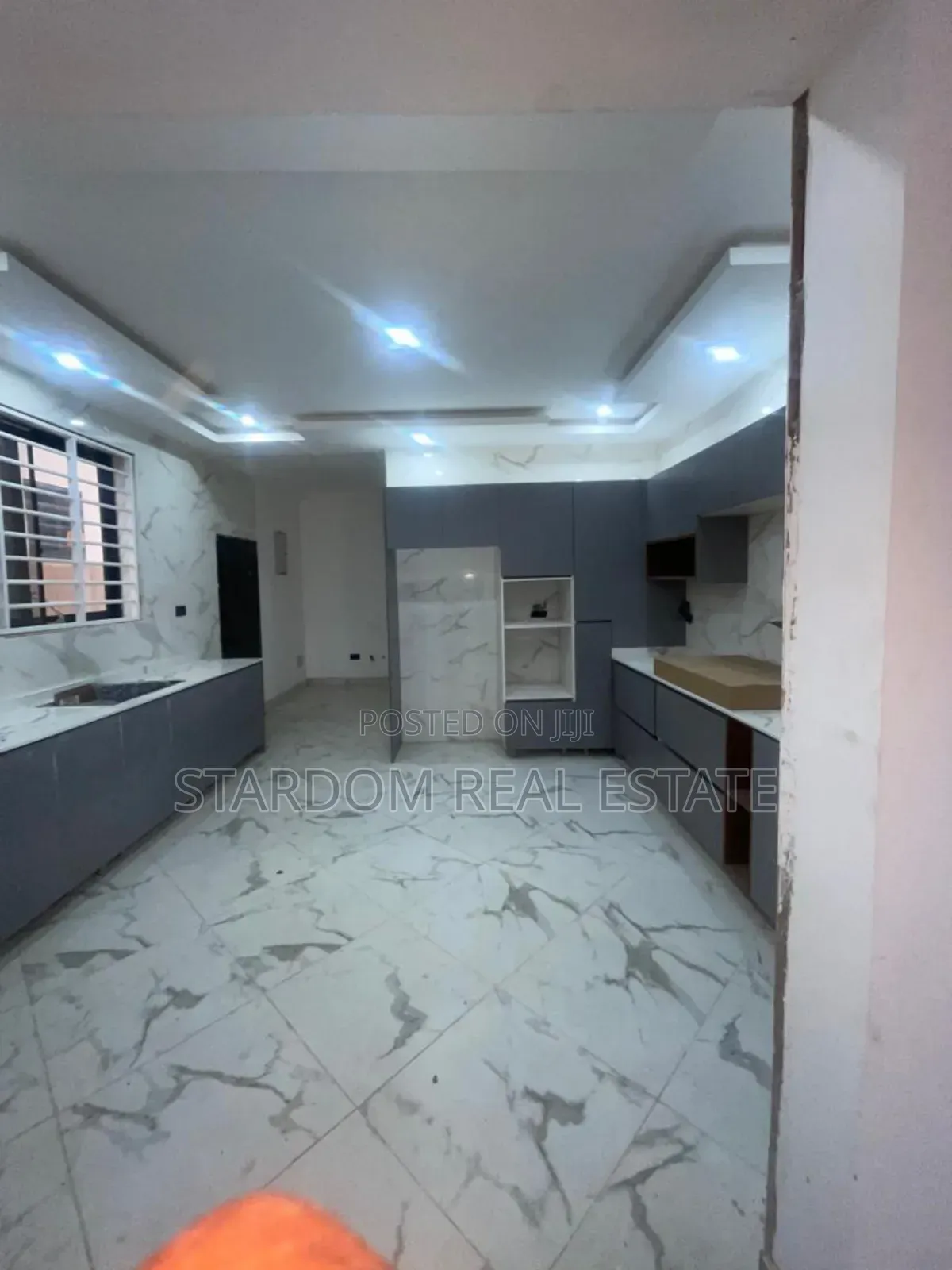 4bdrm Duplex in American House, East Legon for sale