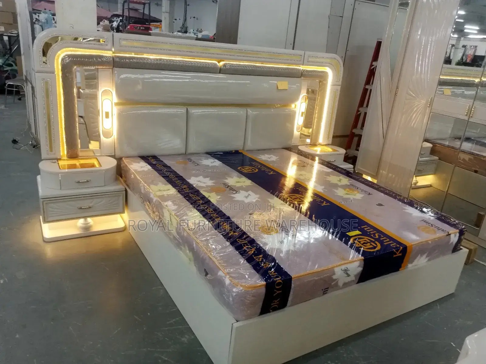 Top Executive Living Room Bedset