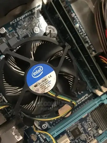 Desktop Computer Gigabyte GB-BXi3-5010-BN 8GB Intel Core i7 HDD 500GB