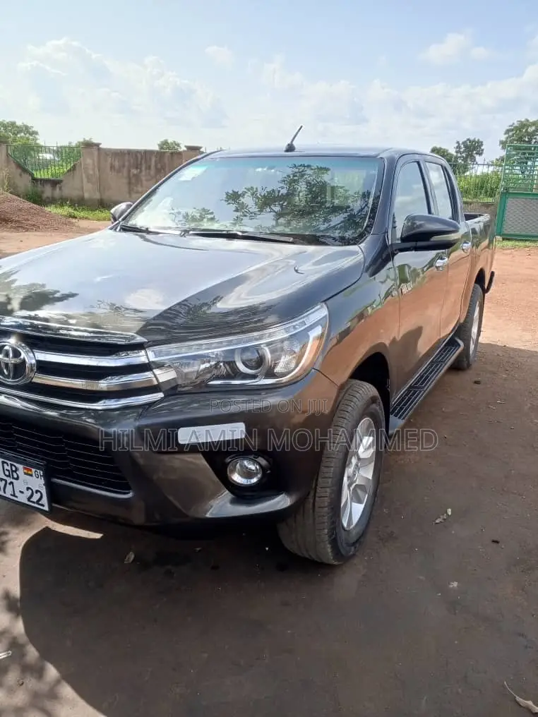 Toyota Hilux 2015 Gray