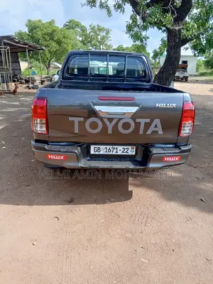 Toyota Hilux 2015 Gray