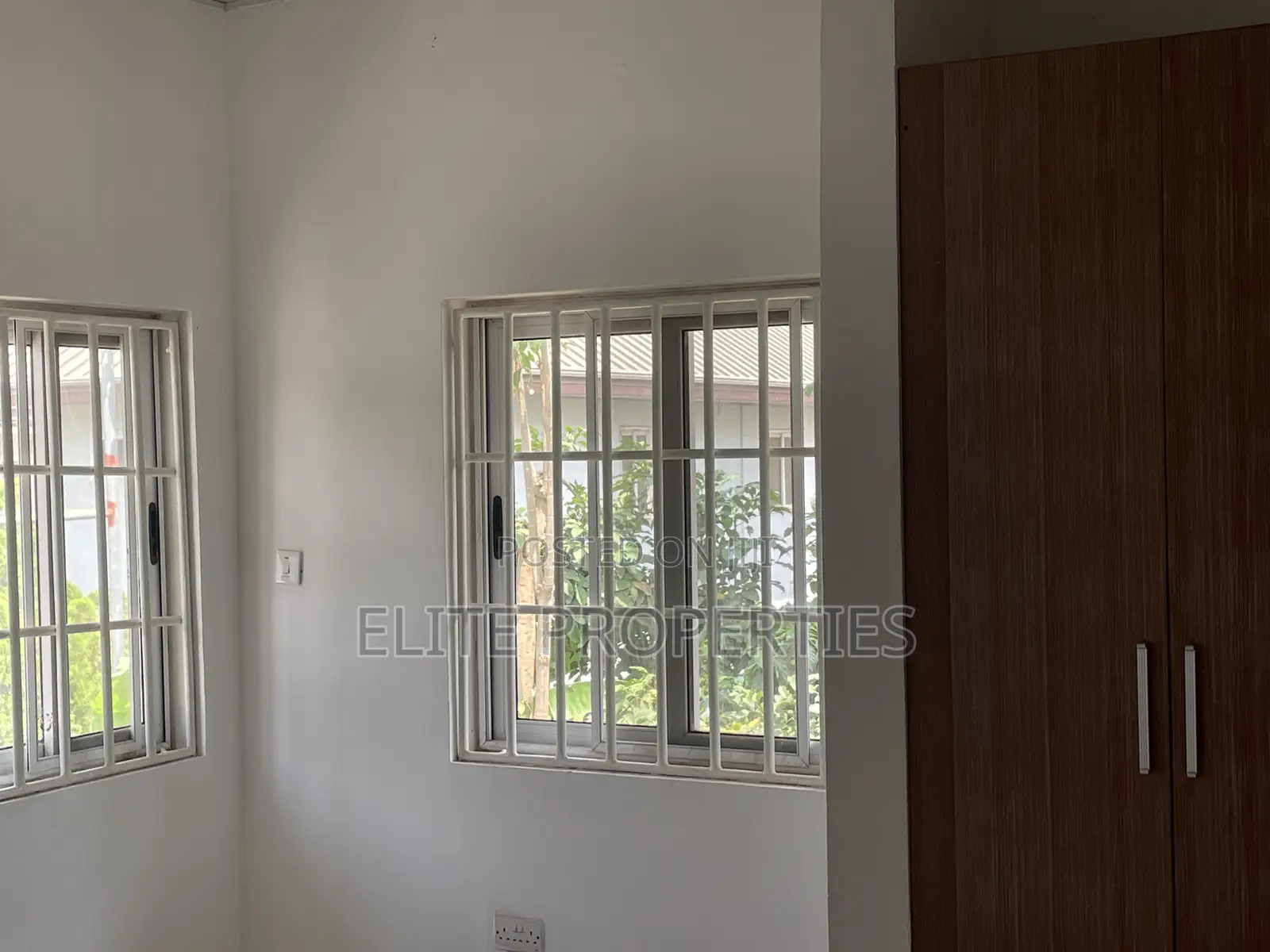 4bdrm Duplex in Community 25 Hfc for rent