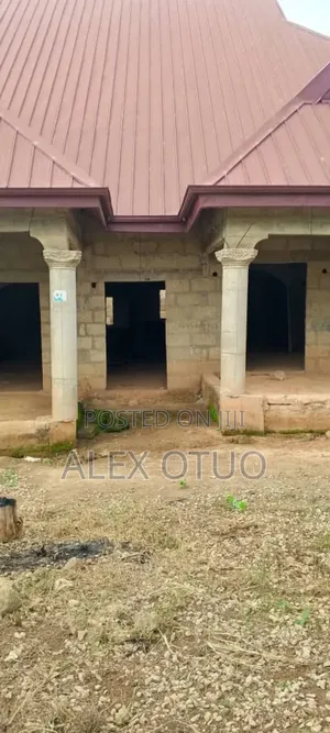 6bdrm House in Alex Otuo Properties, Kumasi Metropolitan for sale