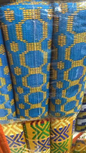 700cedis Kente