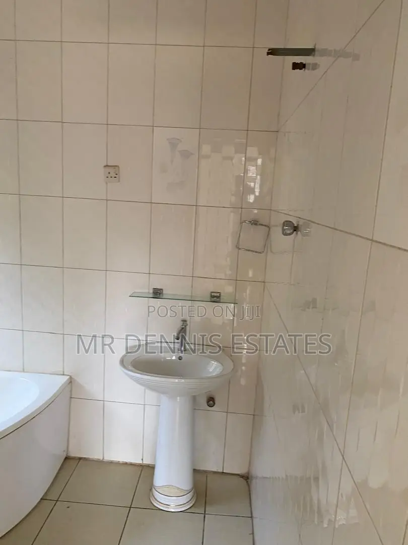 5bdrm House in Mr Dennis Estates, West Hills Mall Area for rent