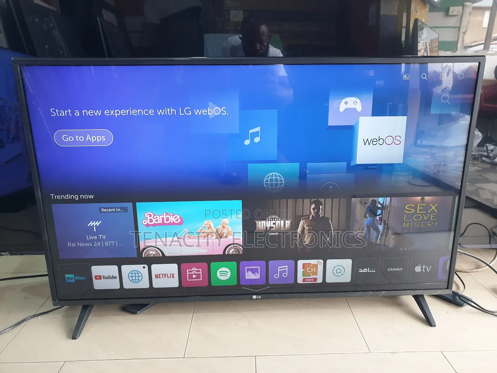 43"Lg Uhd HDR Smart Satellite Tv