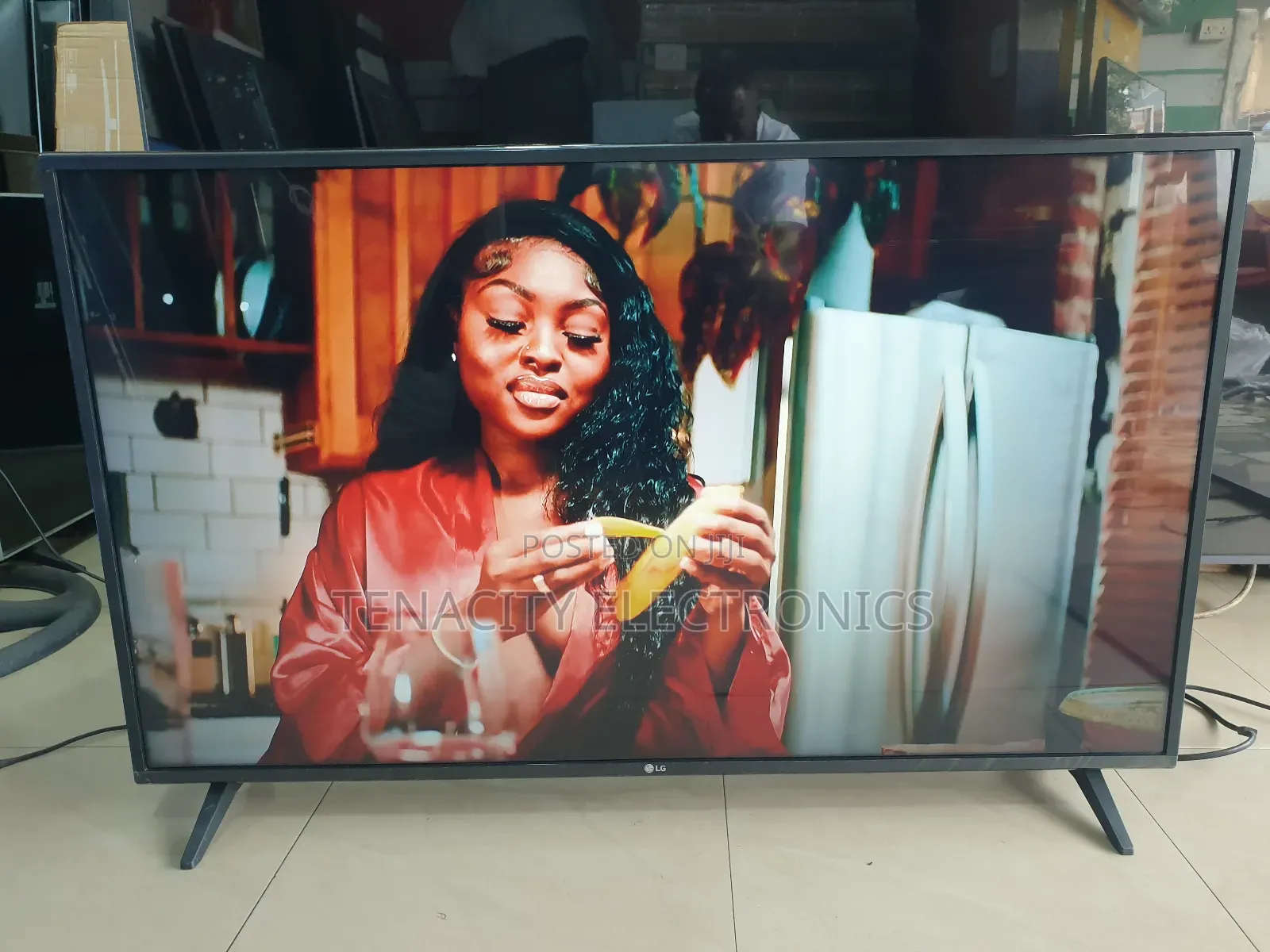 43"Lg Uhd HDR Smart Satellite Tv