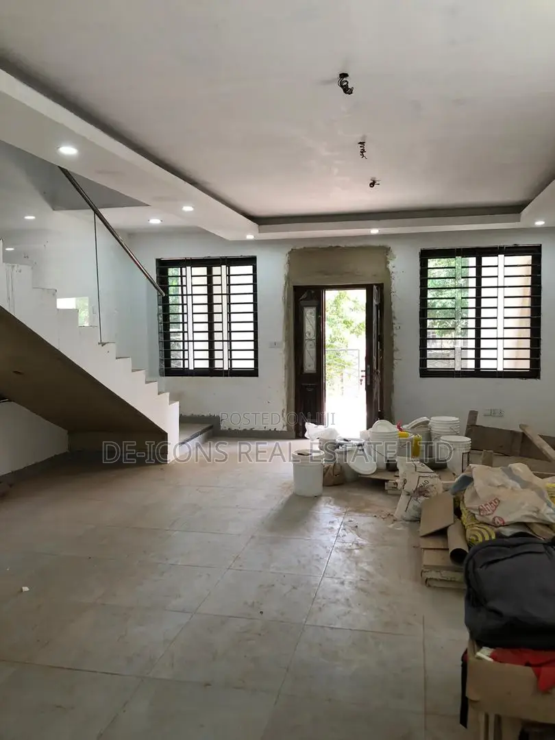 4bdrm Duplex in Awutu Senya East Municipal for sale