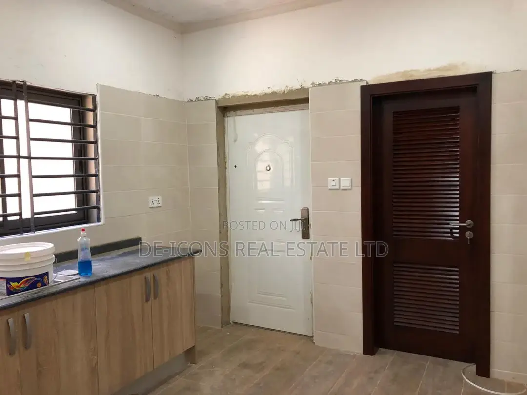 4bdrm Duplex in Awutu Senya East Municipal for sale