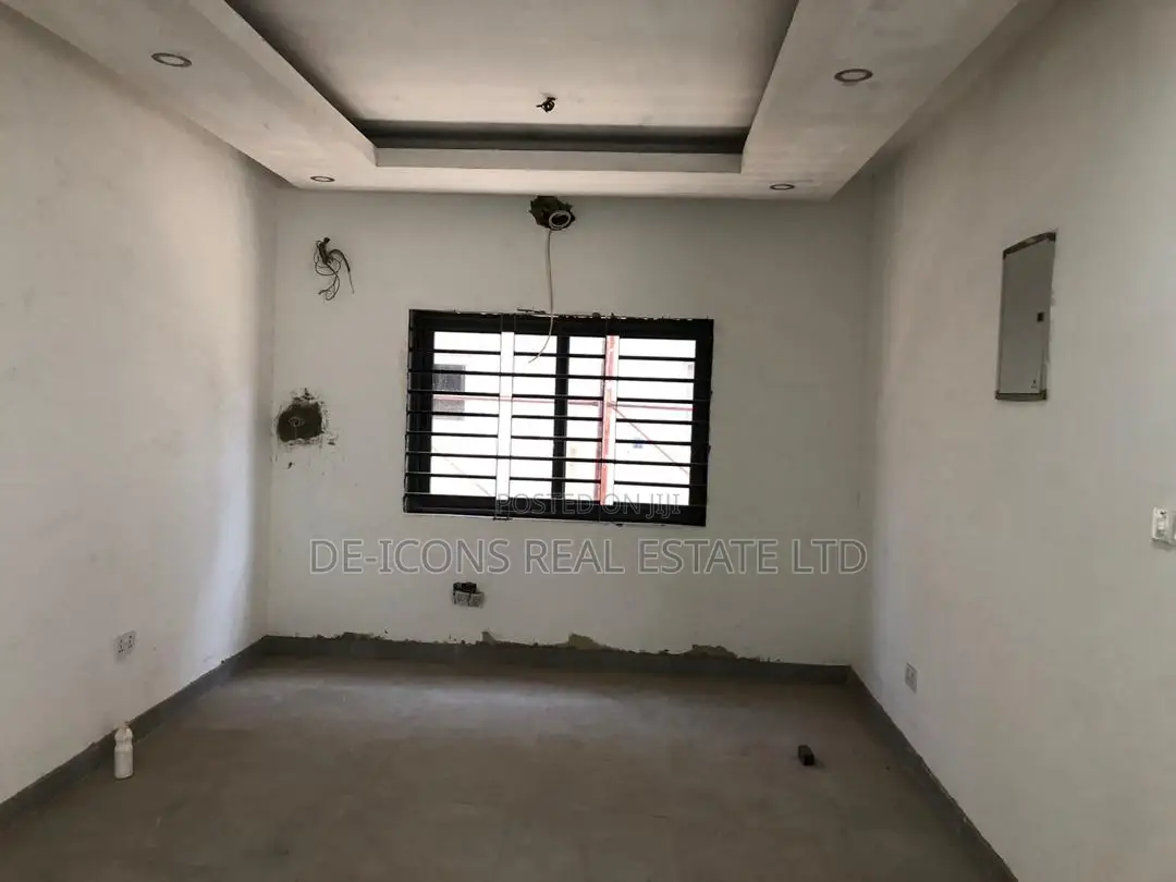 4bdrm Duplex in Awutu Senya East Municipal for sale