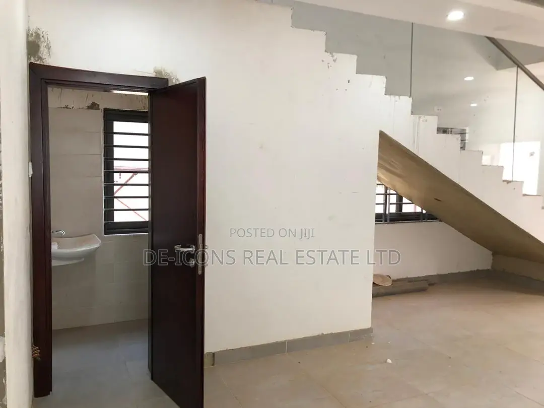 4bdrm Duplex in Awutu Senya East Municipal for sale