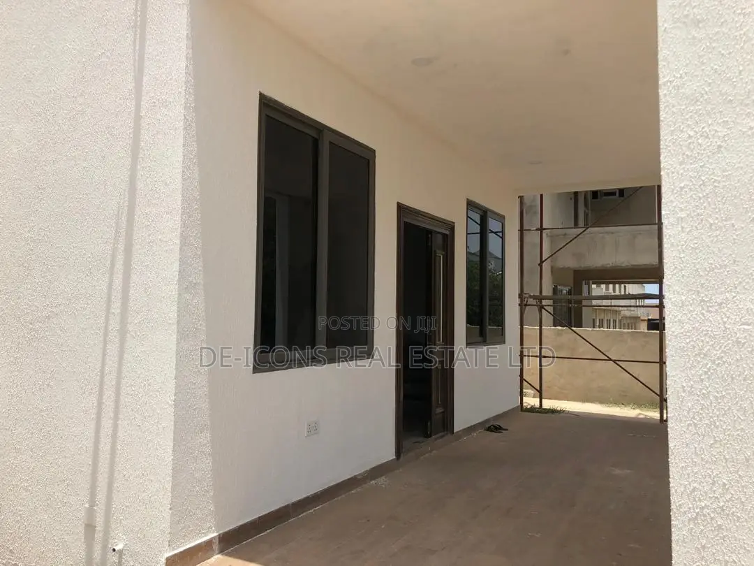 4bdrm Duplex in Awutu Senya East Municipal for sale