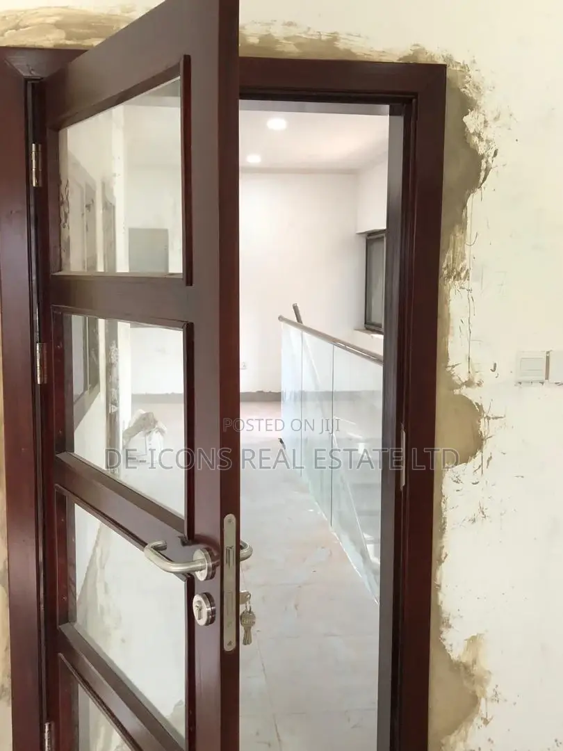 4bdrm Duplex in Awutu Senya East Municipal for sale