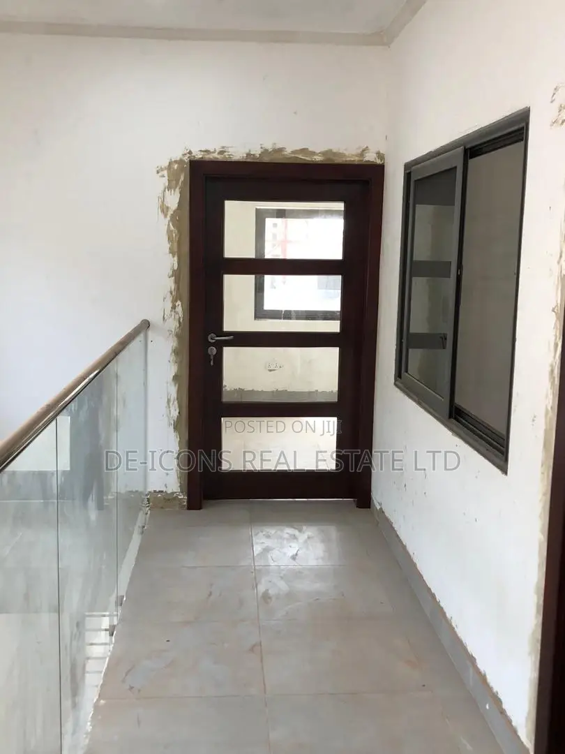 4bdrm Duplex in Awutu Senya East Municipal for sale