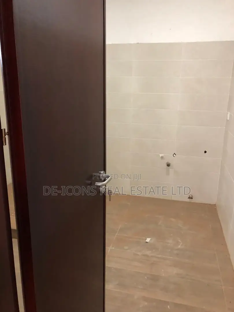 4bdrm Duplex in Awutu Senya East Municipal for sale