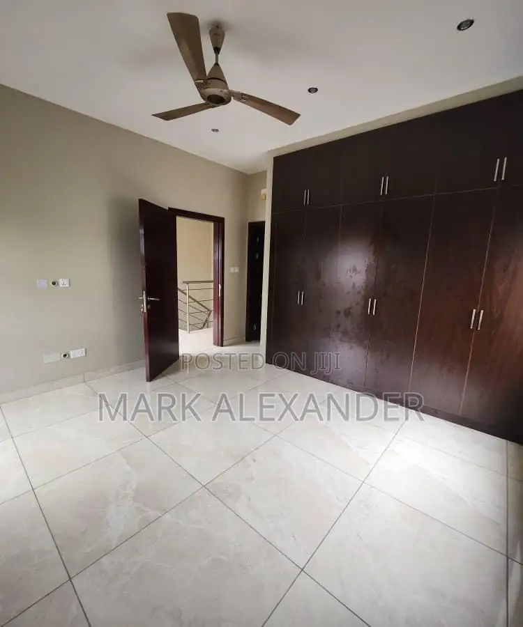 Furnished 3bdrm Apartment in Madina for sale