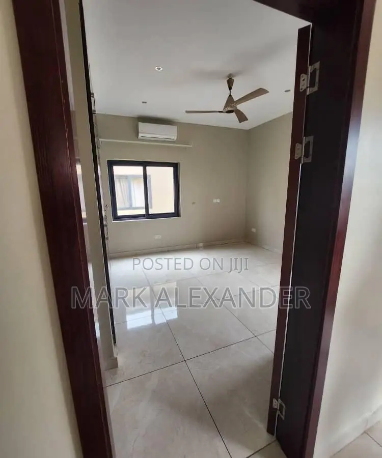 Furnished 3bdrm Apartment in Madina for sale