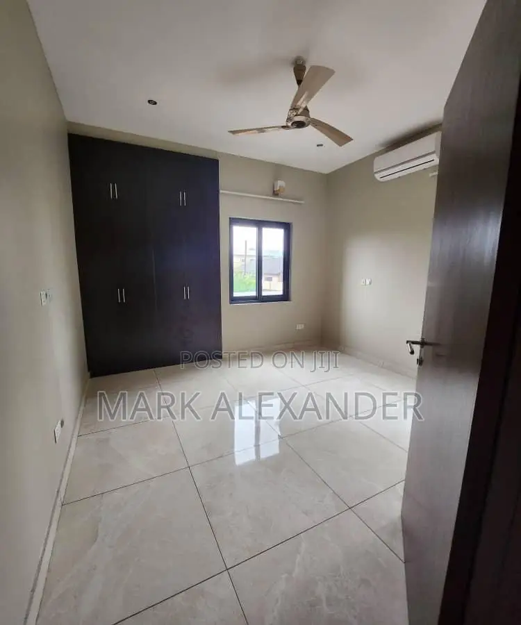 Furnished 3bdrm Apartment in Madina for sale