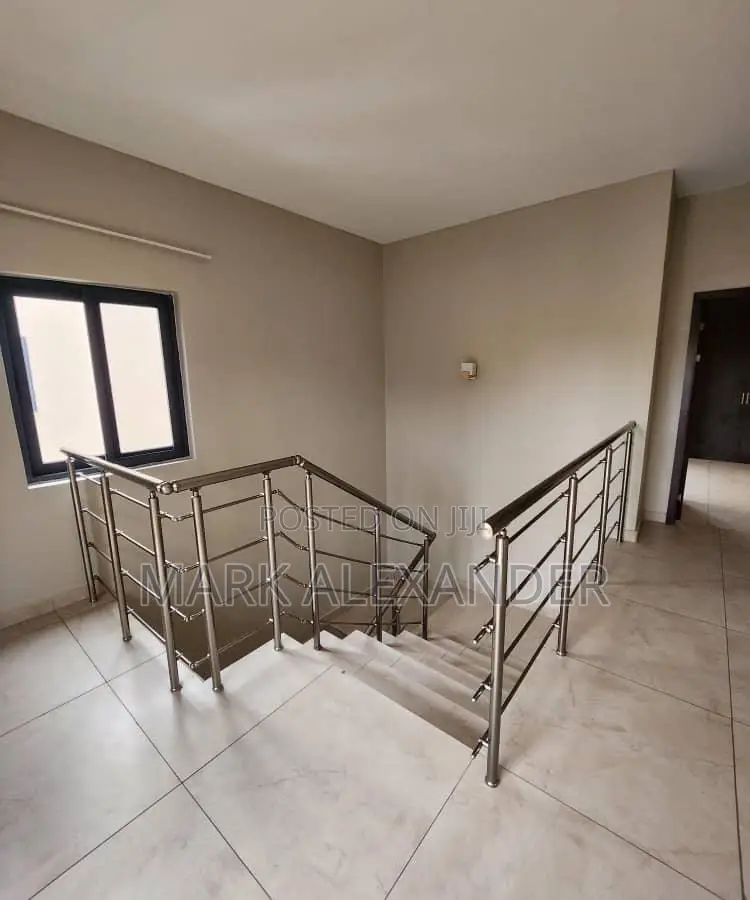 Furnished 3bdrm Apartment in Madina for sale