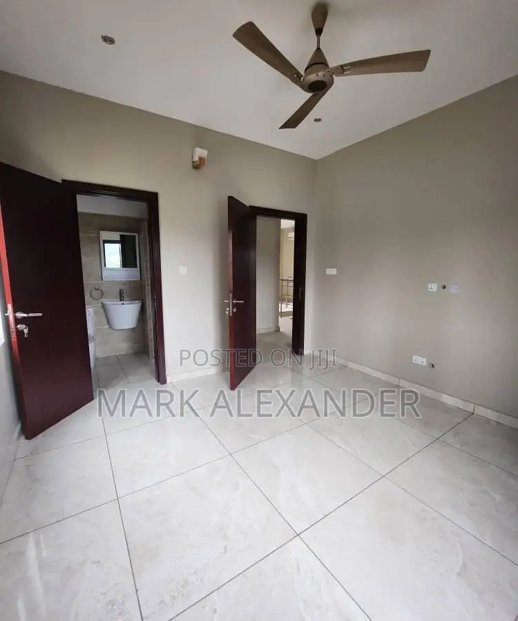 Furnished 3bdrm Apartment in Madina for sale