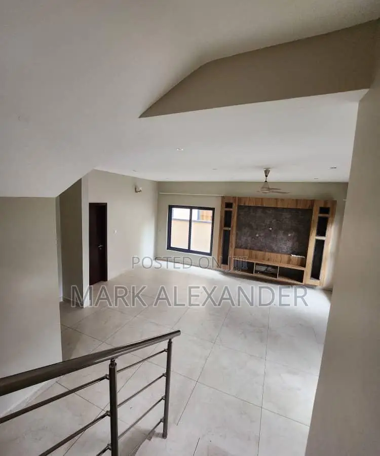 Furnished 3bdrm Apartment in Madina for sale
