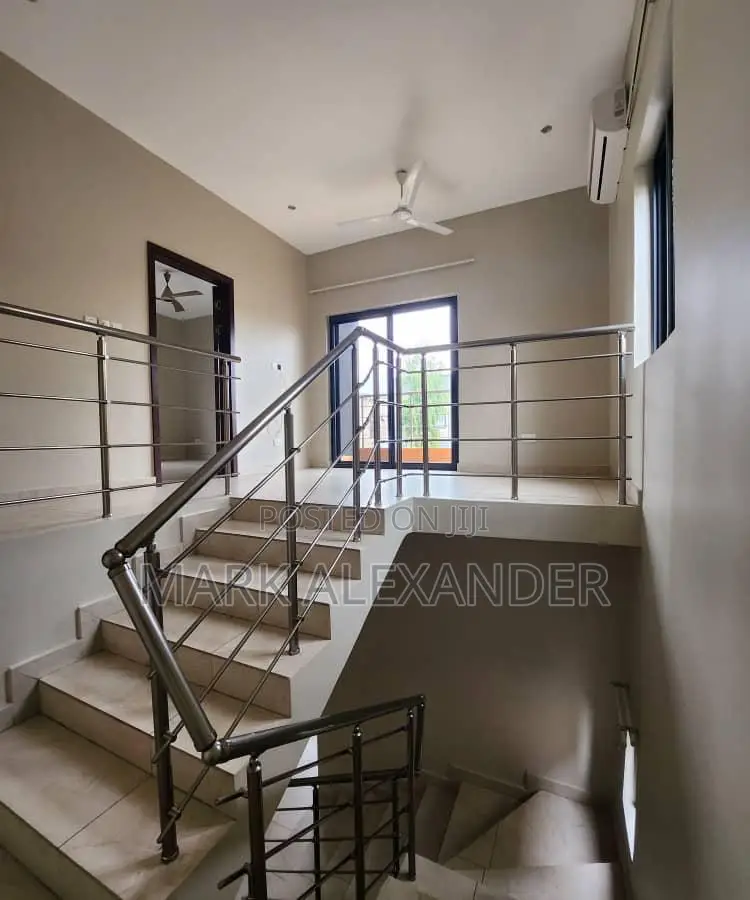 Furnished 3bdrm Apartment in Madina for sale
