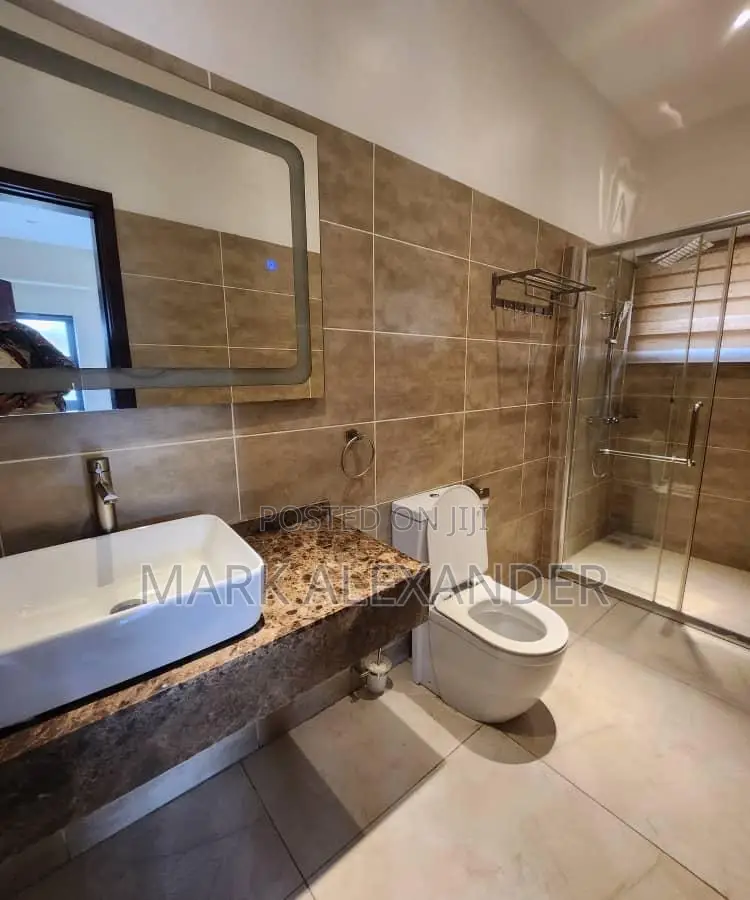 Furnished 3bdrm Apartment in Madina for sale