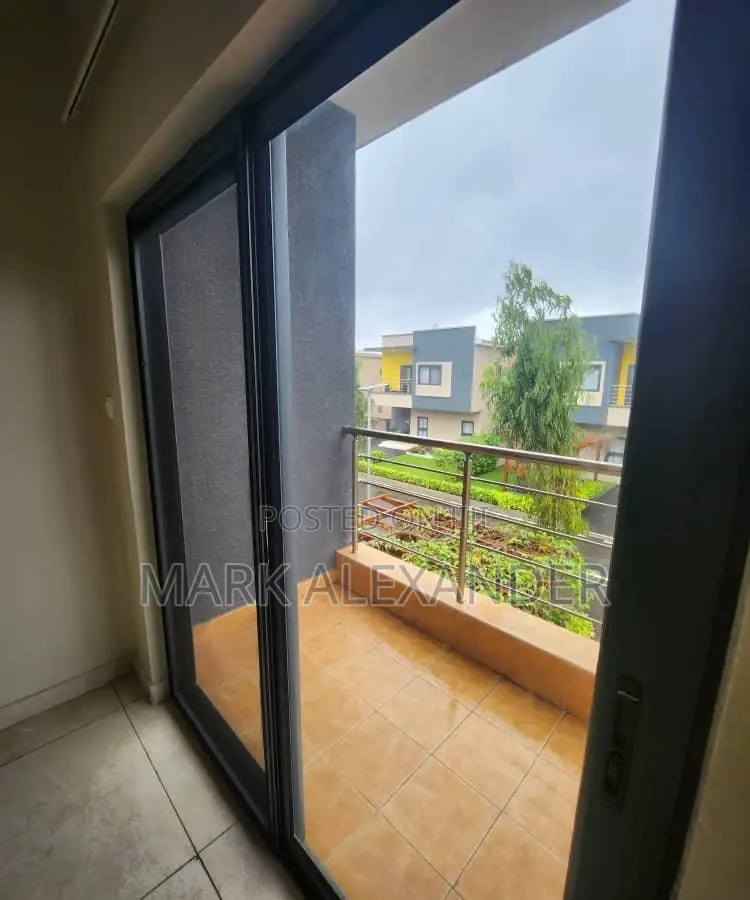Furnished 3bdrm Apartment in Madina for sale