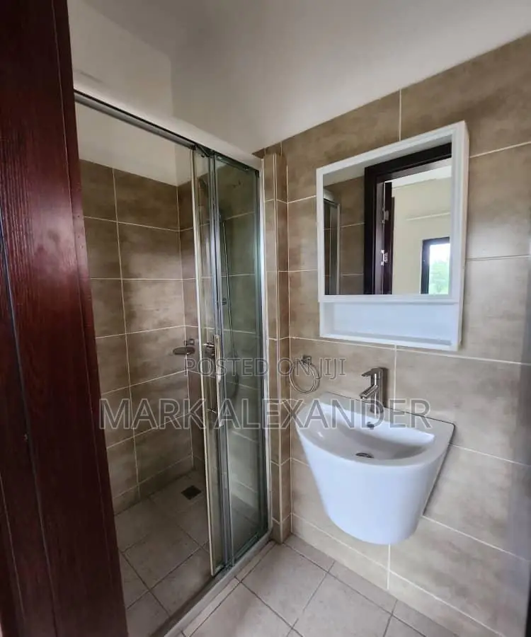 Furnished 3bdrm Apartment in Madina for sale