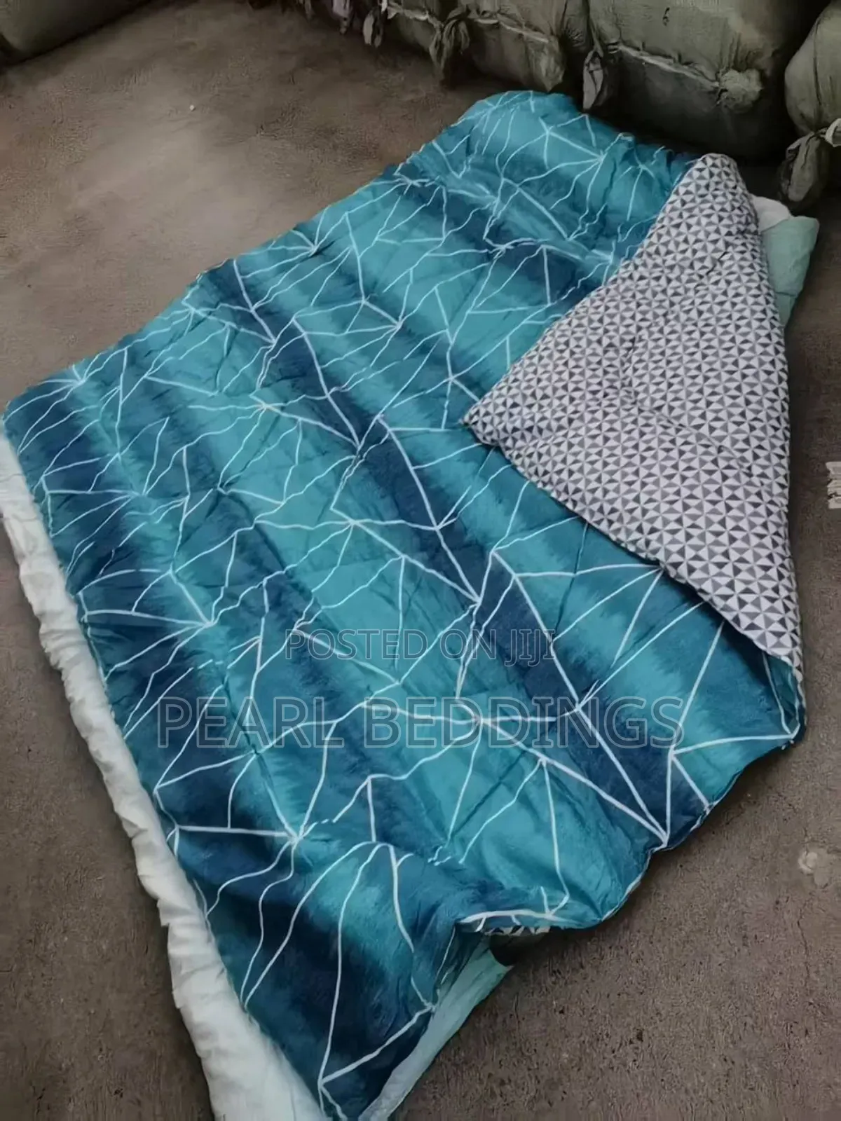 Quality 100% Cotton 7pcs Reversible Duvet Set Available