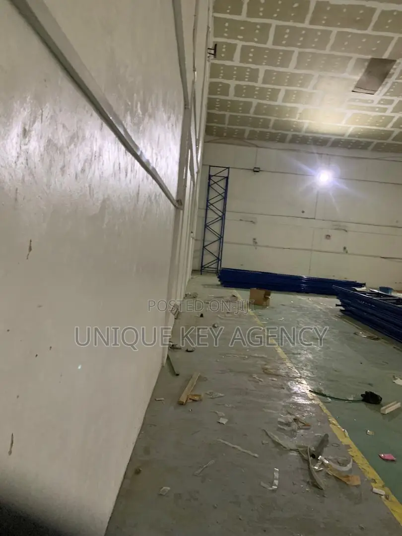 Warehouse to Let in Spintex
