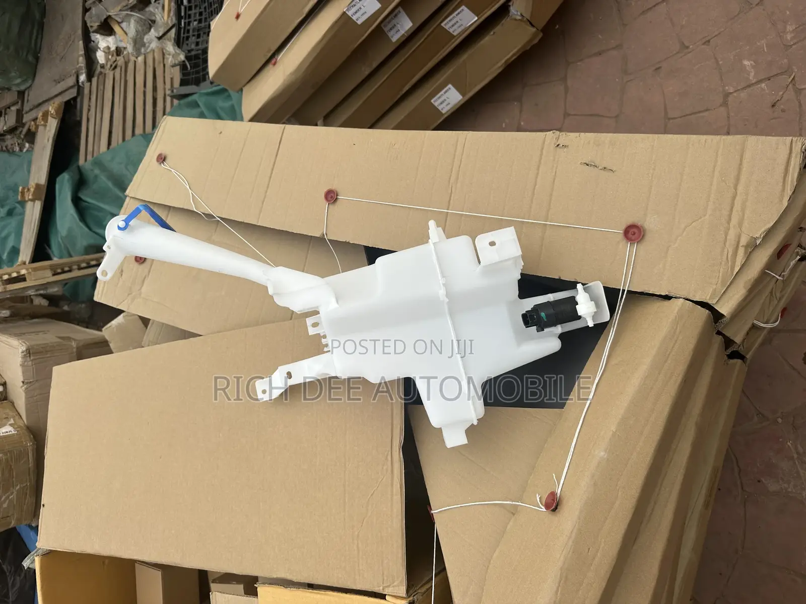 Outlander 2023 Wiper Wash Tank With Motor