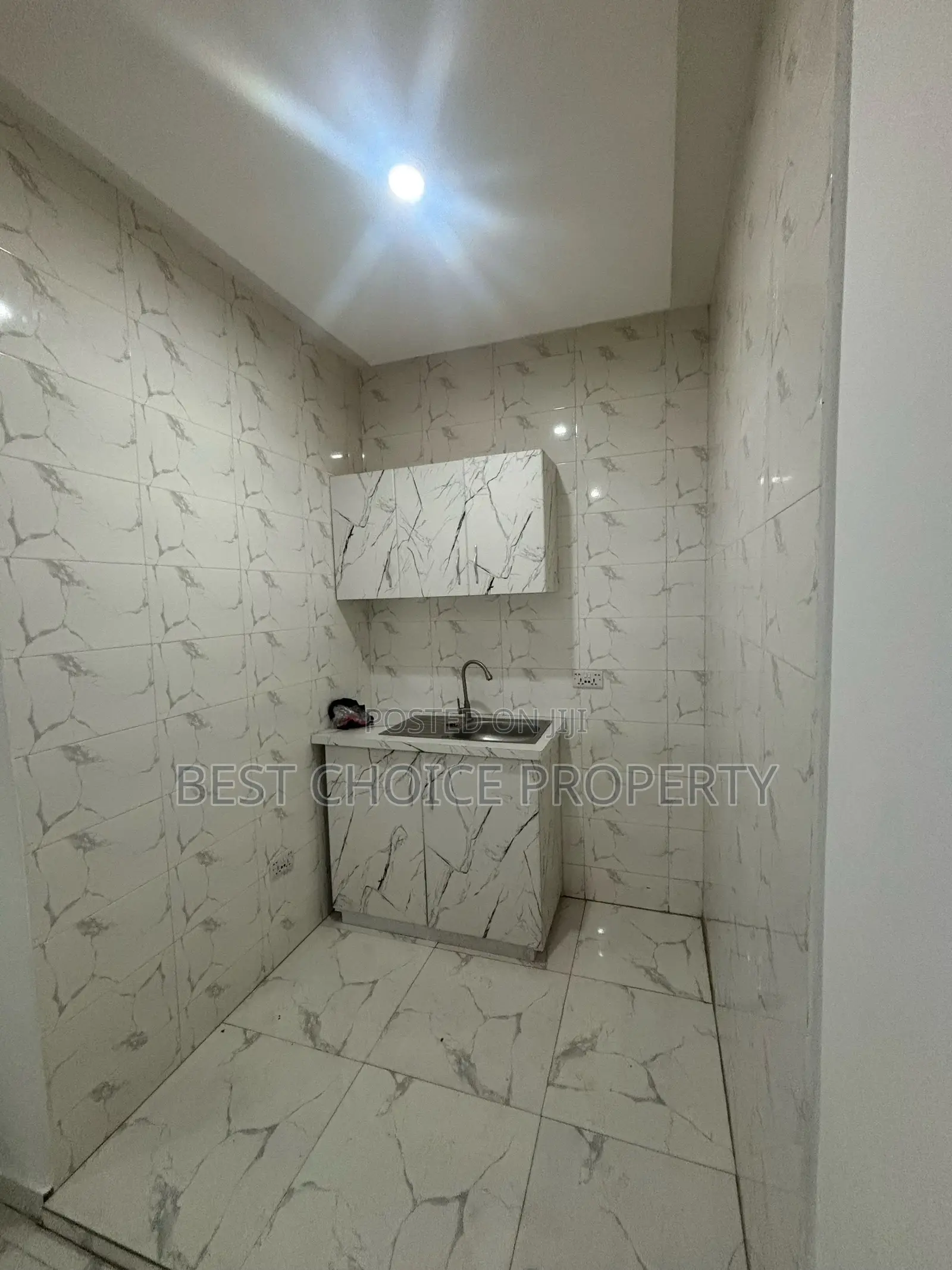 Chamber and Hall Sc for Rent at Adenta New Legon