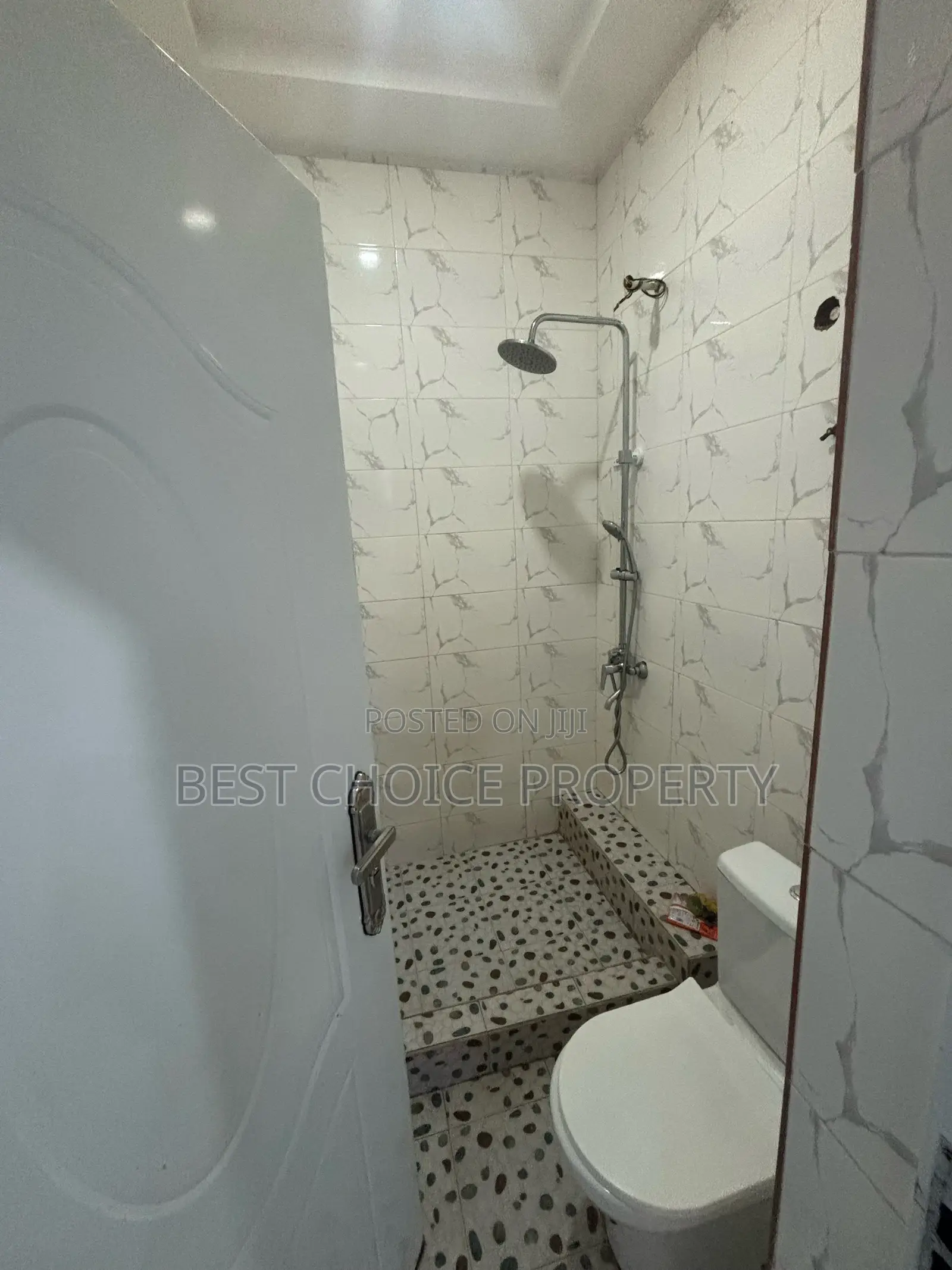 Chamber and Hall Sc for Rent at Adenta New Legon