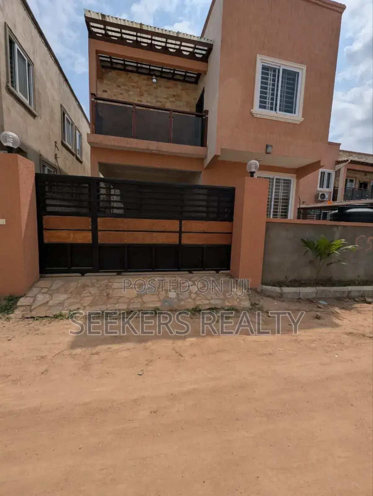 3bdrm House in Seekers Realty, Achimota for rent