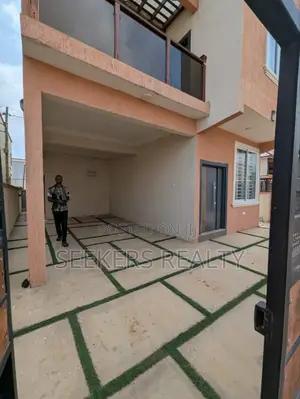 3bdrm House in Seekers Realty, Achimota for rent